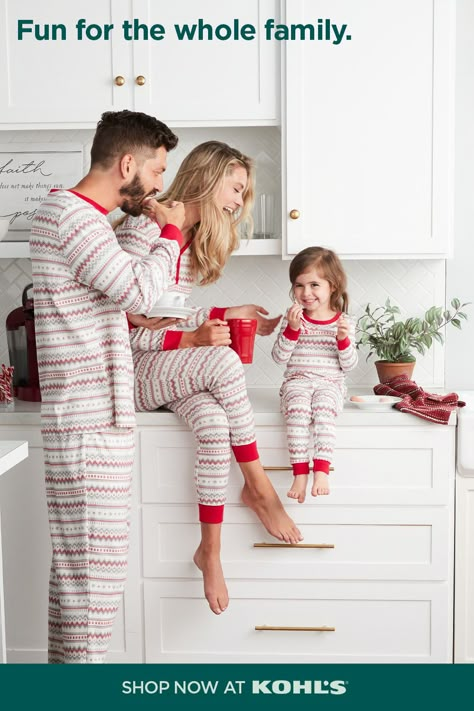 Couples Matching Pajamas, Christmas Family Photoshoot, Pajamas Matching, Holiday Mini Session, Mini Outfit, Family Christmas Pictures, Couple Pajamas, Matching Christmas Pajamas, Christmas Family Photos