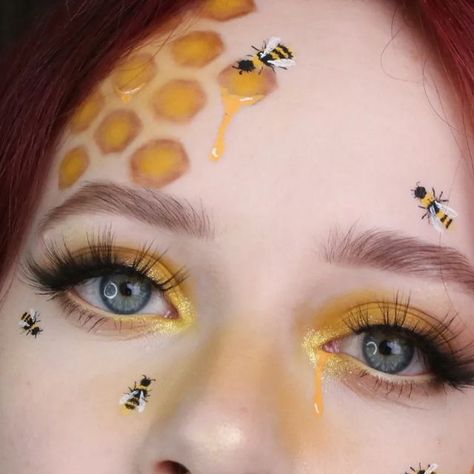 Honeycomb Face Paint, Bee Themed Makeup, Bee Eyeliner, Bee Make Up, Bee Hairstyle, Bee Makeup Halloween, Bee Makeup Look, Bee Costume Makeup, Honeycomb Makeup