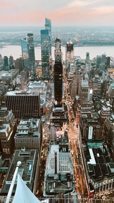 Best Places In New York, Nyc Girl Aesthetic, Nyc Spots, Trip To New York City, Nyc Instagram, Trip To New York, Places In New York, Nyc Girl, New York Aesthetic