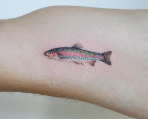 mostly poked rainbow trout cutie 🐟🌈 ty brayden Trout Tattoo Women, Small Trout Tattoo, Trout Fish Tattoo, Rainbow Fish Tattoo, Rainbow Trout Tattoo, Flyfishing Women, Rasta Tattoo, Biology Tattoo, Salmon Tattoo