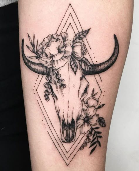 Skull Thigh Tattoos, Cow Skull Tattoos, Bull Skull Tattoos, Skull Tattoo Flowers, Side Thigh Tattoos, Cowgirl Tattoos, Cow Tattoo, Cowboy Tattoos, Country Tattoos