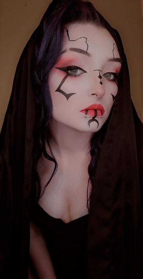 Darth Maul Makeup Female, Sith Inspired Makeup, Star Wars Sith Makeup, Darth Maul Inspired Makeup, Sith Lord Makeup Female, Sith Hairstyle, Star Wars Makeup Ideas Eyes, Darth Maul Makeup, Starwars Makeup Ideas