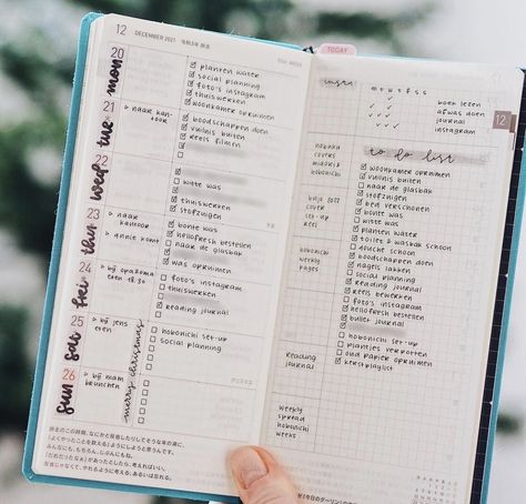 Bullet Journal Minimalist, Bullet Journal Ideas Templates, Hobonichi Planner, Hobonichi Weeks, Planner Obsessed, Bullet Journal Aesthetic, Celebrating Christmas, Bullet Journal Writing, Planner Inspiration