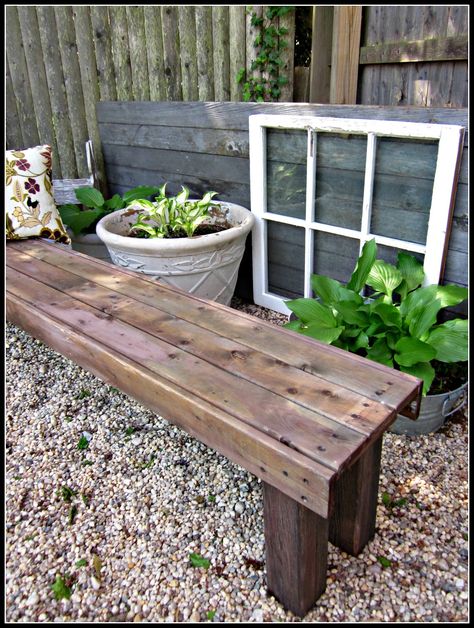 Pinner wrote: ok this is super easy - Pallet Garden Bench- would be great for the grassy side of the firepit(?) Pallet Garden Benches, Garden Bench Diy, Pallet Bench, Pallet Projects Furniture, Pallet Outdoor, Diy Garden Furniture, Bench Plans, Pallet Garden, Pallets Garden