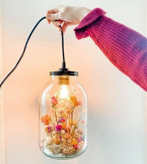 Diy Lampe, Modern Hippie, Flower Lamp, Modern Flower Arrangements, Deco Floral, Modern Flower, Cheap Home Decor, Flower Crafts, Glass Jar