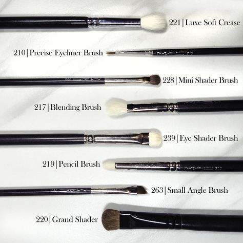 Angled Brush, Must Have Makeup, Clean Makeup Brushes, Mac Brushes, How To Clean Makeup Brushes, Blending Brush, Elegant Makeup, Eyeliner Brush, Airbrush Makeup