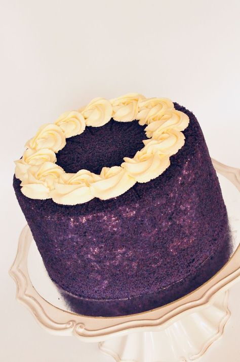 Ube Cake Design, Ube Cake, Chocolate Cake Designs, Birthday Balloon Decorations, Cake Decorating Designs, Yummy Comfort Food, Balloon Decorations, Cake Designs, Chocolate Cake