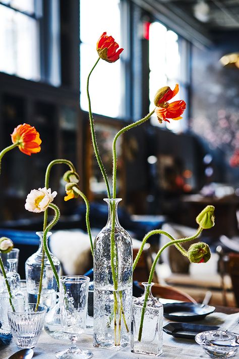 Roman Williams, Indochine Style, Roman And Williams, Simple Wedding Decorations, Rainbow Room, Restaurant Wedding, Nyc Restaurants, Restaurant Tables, Simple Flowers