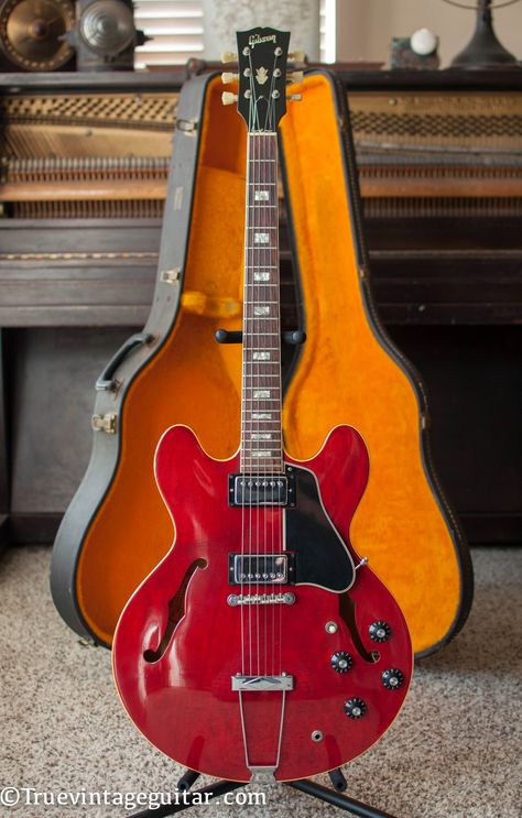 Crazy Guitars, Red Electric Guitar, Gibson Es 335, Gibson Electric Guitar, Epiphone Guitars, Best Guitar Players, Guitar Fretboard, Gibson Es, Learning Guitar