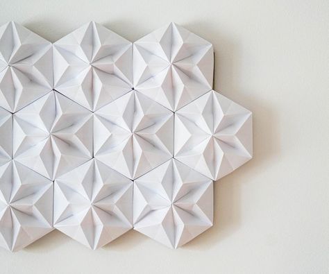 DIY Origami Hexagon Wall Decor | Paper-Folding Art Project Paper Folding Techniques Tutorials, Diy Paper Wall Decor, Origami Wall Decor, Hexagon Wall Decor, Origami Geometric Shapes, Diy Geometric Decor, Kirigami Patterns, Origami Wall, Origami Quilt