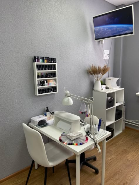 Nail Set Up At Home Desk, Nails Studio Ideas Salons, Nail Desk Setup, Nail Studio Ideas Small Spaces, Home Nail Salon Ideas Small Spaces, Nail Tech Room Ideas, Tech Room Ideas, Room Ideas Purple, Nail Tech Room