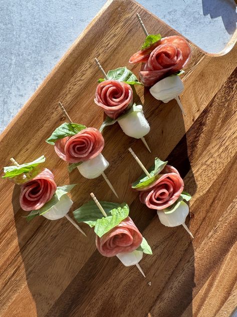 Salami Roses Fairy Party Food Savory, Hen Do Lunch Ideas, Flower Shaped Snacks, Tea Party Entrees, Rose Themed Party Food, Rose Food Ideas, Charcuterie Board For Bachelorette Party, Flowers In Food, Salami Rose Caprese Skewers