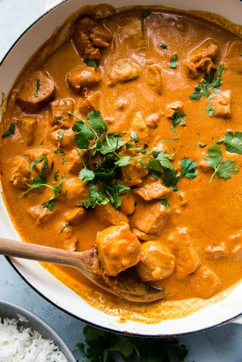 The most fragrant, creamy tomato sauce envelops tender pieces of chicken in this super easy, stovetop butter chicken recipe. Quick Butter Chicken, Healthy Butter Chicken, Healthy Butter Chicken Recipe, Pan Chicken Breast, Easy Butter Chicken, Chicken Recipe Easy, Indian Comfort Food, Butter Chicken Sauce, Butter Chicken Recipe Easy