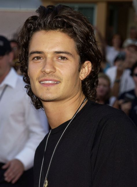 Orlando Bloom Early 2000s, Orlando Bloom Will Turner, Orlando Bloom Long Hair, Hot Celebrity Actors Guys, Orlando Bloom 2000s, Orlando Bloom Young Pictures, Hot Black Actors, Orlando Bloom Pirates Of The Caribbean, Orlando Bloom Aesthetic