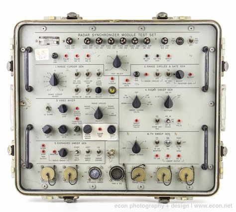 . Vintage Control Panel, Vintage Radio Station, Nasa Vintage, Radio Equipment, Radio Usa, Marine Radios, Retro Tech, Control Room, 1960s Transistor Radio