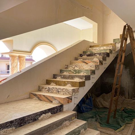 Artistic Staircase, Colored Stairs, Furniture Goals, Art Deco Stairs, Types Of Marble, Interior Design Hallway, Room Colours, Flooring For Stairs, Marble Stairs