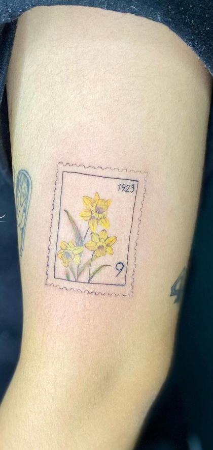 100 Meaningful Daffodil Tattoo Designs - Tattoo Me Now Daffodil Stamp Tattoo, Dafodill Flowers Tattoo, Beach Inspired Tattoos, 2023 Tattoo, Daffodil Tattoo, Tattoo Me, Birthday Tattoo, Inspired Tattoos, Stick And Poke