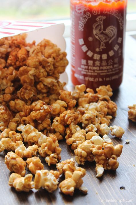 Sriracha caramel corn Crockpot Dessert, Spicy Popcorn, Caramel Corn Recipes, Popcorn Treats, Sweet Heat, Spicy Snacks, Caramel Corn, Popcorn Recipes, Caramel Popcorn