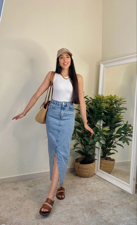 Denim Midi Skirt Outfit Trainers, Long Denim Skirt Outfit Casual, Long Jeans Skirt Outfit Summer, Midi Jean Skirt Outfits Street Styles, Cute Long Skirt Outfits For Summer, Black Denim Midi Skirt Outfit Summer, Pencil Skirt Outfits Casual Summer, Summer Jean Skirt Outfits, How To Style Midi Denim Skirt