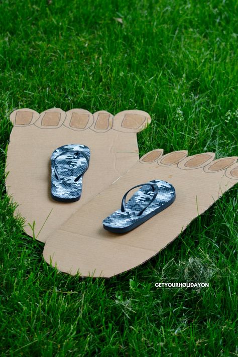 Hilarious & Funny Two Left Feet Game #DIY #mom101 #parenting #youhavetoseethis Diy Outdoor Party, Adult Slumber Party, Foot Games, Engagement Party Games, Outdoor Party Games, Game Diy, Slumber Party Games, Family Fun Games, Backyard Games