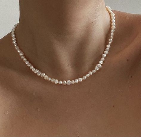 Perls Jewellery Aesthetic, Silver Charm Necklace Aesthetic, Perl Neckles, Diy Necklace Ideas, Pearl Jewelry Silver, Pearl Necklace Aesthetic, Make Your Own Necklace, Pearl Aesthetic, Necklaces Pearl