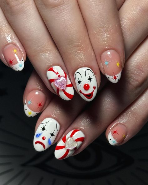 𝙅𝙪𝙨𝙩 𝙘𝙡𝙤𝙬𝙣𝙞𝙣 𝙖𝙧𝙤𝙪𝙣𝙙 🤡✨ ____ @nailz_by_dev @nailzbydevshop Code 🤡𝗦𝗣𝗘𝗟𝗟𝗕𝗢𝗨𝗡𝗗🤡 Block party liner gels 9mm line White gel polish Baddest black liner Oops I did it again liner Groovy glob blue & clear Shiny Topcoat Heart charms & bling gel @omyetc vanilla cuticle butter Code ✌🏻𝗔𝗜𝗠𝗘𝗘𝗘𝗧𝗖✌🏻 ____ Inspired by @tengoku_nails 🖤 #nailzbydevshop #nailart #clownnails #circusnails #clown #biab #glossifynaturabuild #frenchtipnails #showscratch #nailitdaily #wearestourbridge #stourbridgenails #3dnails... Short Clown Nails, Halloween Clown Nails, Clown Nails Designs, Carnival Nails Designs, Clown Nail Art, Clown Nails, Circus Nails, Carnival Nails, Nails Desing