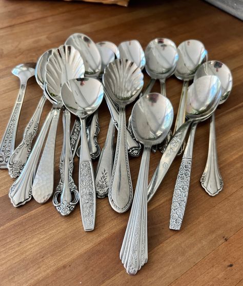 Vintage Cutlery Set, Tea Spoons Vintage, Unique Silverware Sets, Kitchen Wear Ideas, Cute Cutlery Set, Cool Silverware, Aesthetic Silverware, Mismatched Cutlery, Aesthetic Cutlery