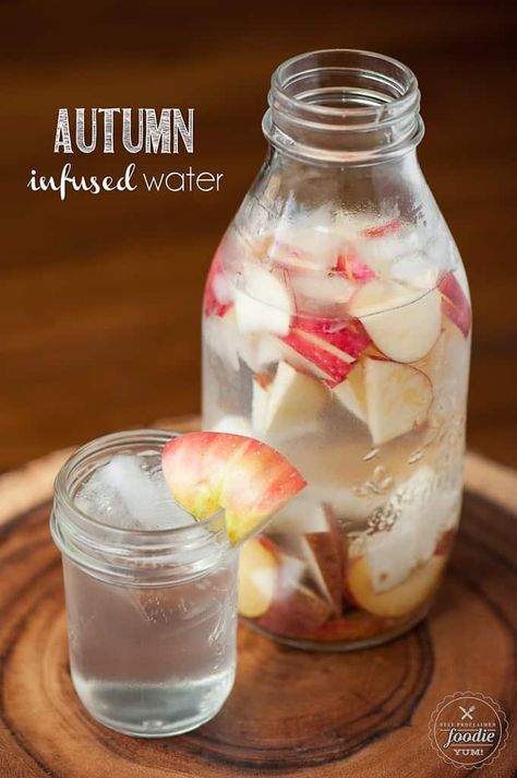 Fruit Infused Water Recipes, Lemon Diet, Thanksgiving Drinks, Infused Water Recipes, Fruit Infused Water, Fall Flavors, Sugary Drinks, Staying Hydrated, Vegetable Drinks