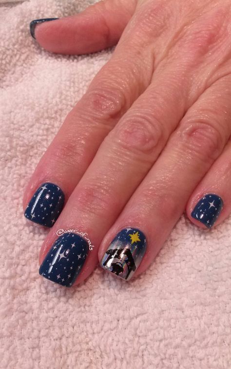 Christmas Nativity nail art Christ Nails Art Designs, Christmas Nativity Nails, Christian Christmas Nail Designs, Nativity Scene Nails, Star Of Bethlehem Nails, Christian Christmas Nails, Nativity Nails Designs, Jesus Christmas Nails, Christmas Nativity Nail Designs