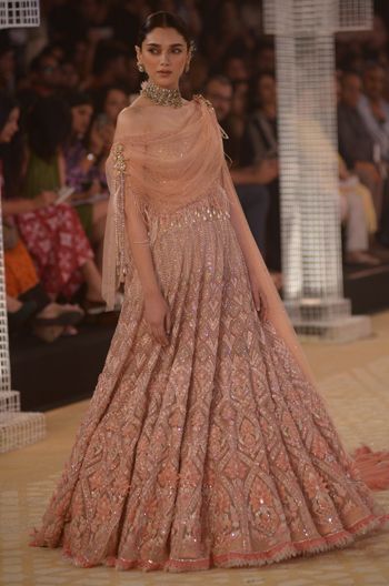 Aditi Rao Hydari Looks Like A Desi Princess In Pink Couture, Aditi Rao Hydari Indian Outfits, Aditi Rao Hydari Indian, Ramp Walk, Aditi Rao Hydari, Indian Wedding Gowns, Aditi Rao, Wedding Lehenga Designs, Bridal Lehenga Collection