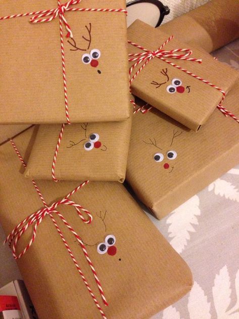 Christmas Gift Wrapping Diy, Wrapped Presents, Gift Wrapping Techniques, Gift Wrapping Inspiration, Gifts Wrapping Diy, Simple Gift Wrapping, Creative Gift Wrapping, Diy Gift Wrapping, Brown Paper