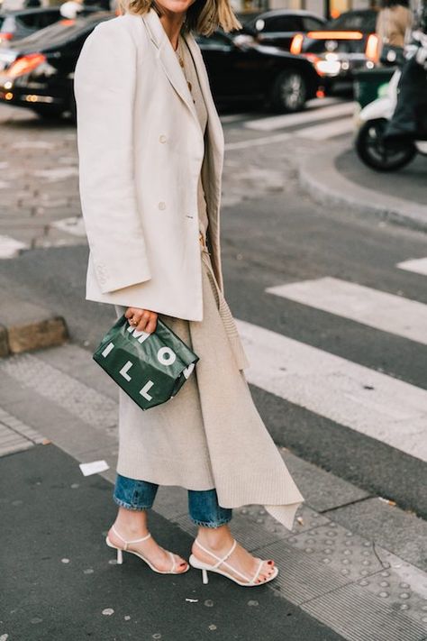 '90s-inspired strappy sandals are making a huge comeback — The Row bare sandals Sandals Street Style, The Row Sandals, Bota Country, The Blonde Salad, Street Style Blog, Daily Fashion Inspiration, Shoes Too Big, La Fashion Week, Street Style Trends