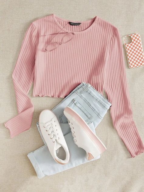 Top Rosa Outfit, Cute Dress Outfits, Casual Day Outfits, Butterfly Embroidery, Fashionista Clothes, Crop Top Outfits, Tween Outfits, Cute Comfy Outfits, Women T Shirts