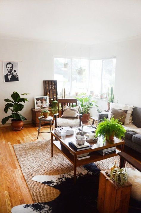 Tour: Roommates Share a Plant-Filled Oakland Apartment | Apartment Therapy