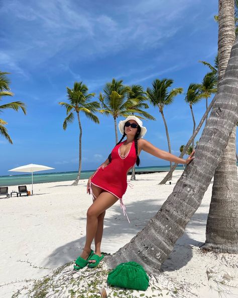 Anna Riche (@annouveauriche) • Instagram photos and videos Vacay Pictures, Island Vacation Outfits, Preppy Chic Outfits, Jamaica Outfits, Vacation Outfits Women, Cute Vacation Outfits, Island Outfit, Summer Picture Poses, Pool Fashion