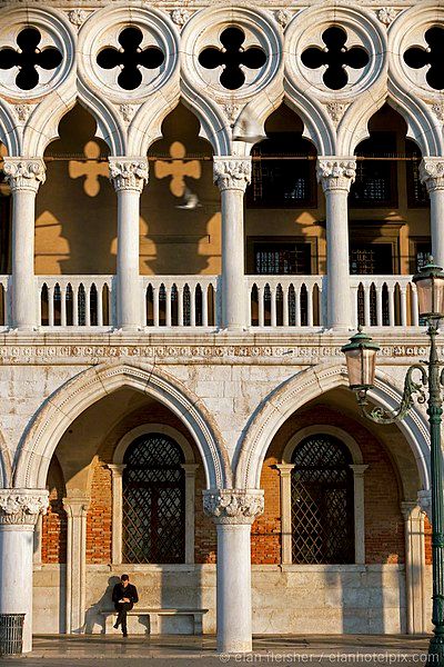 City Photography, Historical Architecture, All About Italy, Doges Palace, Villa Style, Romanesque Architecture, Architecture Concept Drawings, European Architecture, Beautiful Architecture