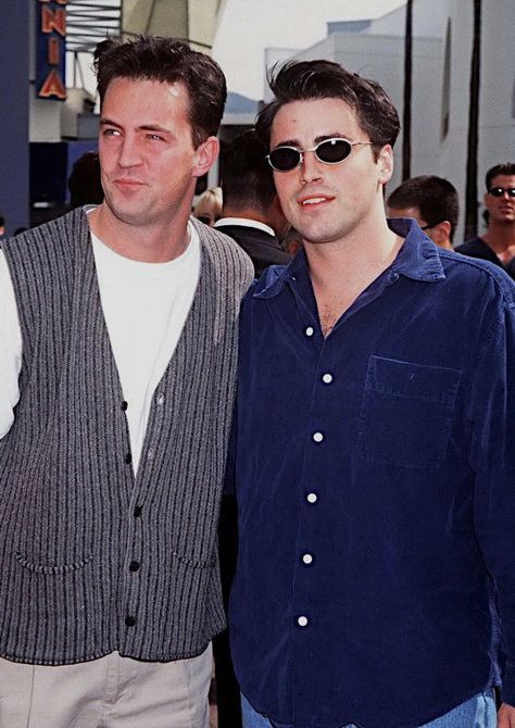 Mathew Perry And Matt Leblanc, Matthew Perry And Matt Leblanc, Matt Leblanc And Matthew Perry, Friends Outfits 90s, Joey And Chandler, Chandler Joey, Chandler Friends, Joey Chandler, Joey Friends