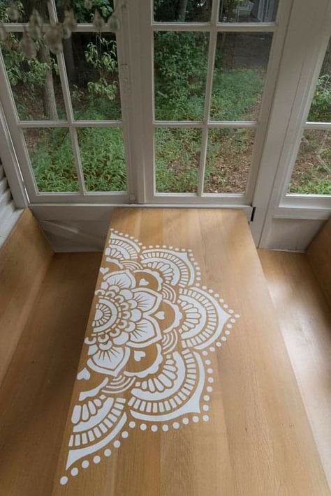 Door Paintings, Mandala Wall Stencil, Yoga Mandala, Alpona Design, Drawing Designs, Garden Floor, Mandala Stencils, Dekor Diy, Wall Stencil