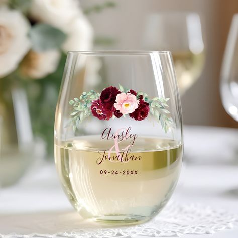 Cup Decoration Ideas, Wedding Glass Favors, Cup Decoration, Wedding Burgundy, Wedding Toast, Personalized Wine Glasses, Floral Greenery, Bridemaids Gifts, Wedding Toasts