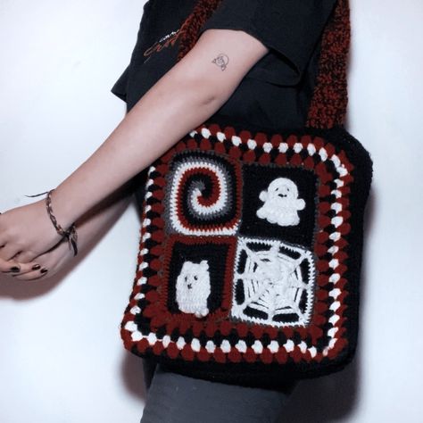 Black, white and red bag with four granny squares, one with a spiraling design, a cat, a ghost, and a spiderweb. crocheted by me. Alt Granny Squares, Goth Crochet Granny Square, Grunge Granny Square, Halloween Bag Crochet, Creepy Granny Square, Halloween Crochet Granny Square, Goth Granny Squares, Halloween Crochet Bag, Crochet Halloween Bag