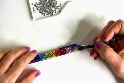 How To Bling Your Own Custom Rhinestone InkJoy Pen — Studio Art Beat Bling Pens Diy, Papermate Inkjoy Gel Pens, Diy Rhinestone Crafts, Custom Rhinestone, Rhinestone Crafts, Art Beat, Pen Diy, Diy Rhinestone, Custom Pens