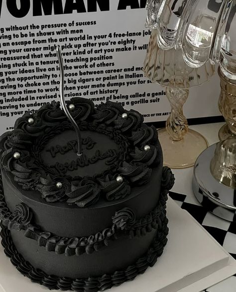 Male Bday Cake, Bento Cake Aesthetic Black, Black Korean Cake, Black Bday Cake Aesthetic, Black Mini Cake, Black Bento Cake, Black Birthday Cake Aesthetic, Black Theme Cake, Black Cake Design