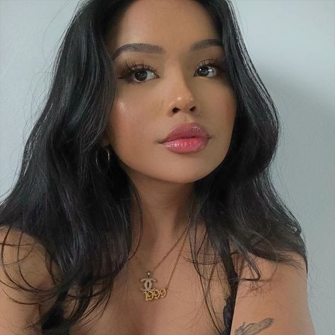 Instagram post by @melissacalma • May 17, 2020 at 5:38pm UTC Asian Lip Filler, Natural Glowy Makeup Look, Make Up Inspo Natural, Pretty Makeup Looks Natural, Baddie Makeup Aesthetic, Elegant Natural Makeup, Natural Baddie Makeup, Maquillaje Aesthetic Natural, Asian Baddie Makeup