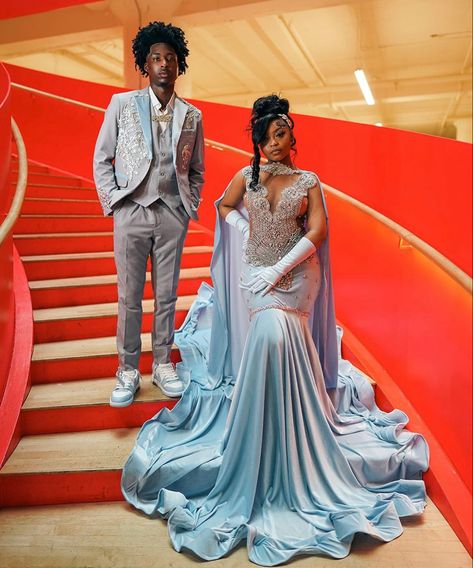 Blue And Grey Prom Couple, Mint Green Prom Couple, Rating Prom Dresses, Blue Prom Dresses 2024, Prom Dresses With Date, Prom Fits Couples, Prom Colors For Couples Black, Prom Looks 2023, Prom Couples Outfits Matching