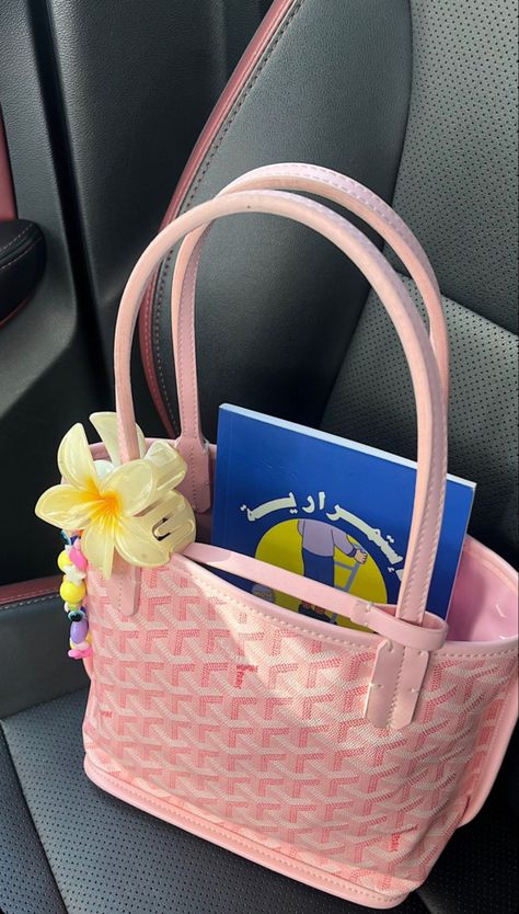 Pink Goyard Aesthetic, Small Goyard Bag, Pink Goyard Card Holder, Pink Tote Purse, Cute Pink Tote Bag, Pink Tote Bag Outfit, Pink Goyard Bag, Pink Goyard Tote, The Tote Bag Outfit