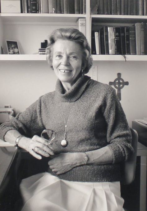 The Bibles of Elisabeth Elliot | Museum of the Bible Black, Books, Elisabeth Elliot, In The Heights, Cool Pictures, Bible, Black And White, Blue, White