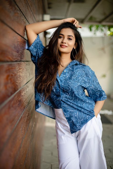 Yoongi Girl Version, Teju Ashwini, Bahria Town, Beautiful Casual Dresses, Girl Crush Fashion, Photo Pose Style, Beautiful Smile Women, So Pretty, Thing 1