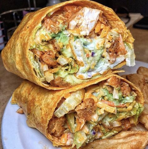 Buffalo Chicken Wrap, Chicken Wrap, Food Babe, Delicacy Food, Food Therapy, Yummy Comfort Food, Nyc Food, Food Recepie, Food Lifestyle