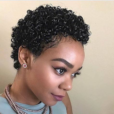 #tbt juicy curls! When people asked if my hair was a Jheri curl Big Chop, Hairstyles 1920, Curly Natural Curls, Best Curly Hairstyles, Jheri Curl, Curly Hairstyles For Black Women, Hacks Beauty, Corte Pixie, Pelo Afro