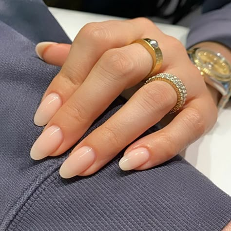 Classy Almond Nails Natural, Nude Nails Almond Shape, Almond Nude Nails, Bridesmaids Nails, Shaped Nails, Casual Nails, Bride Nails, Almond Shaped, Oval Nails